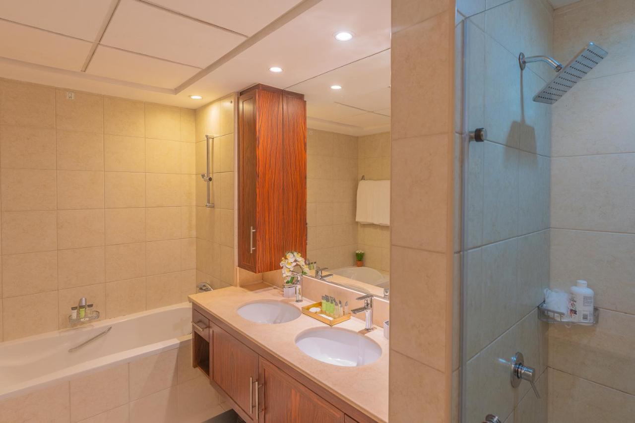 Spectacular Burj & Fountain View - Luxurious 3 Bedrooms & Maids - The Residences * Dubai