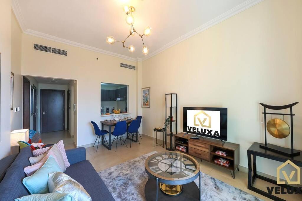 Veluxa - Warm And Cozy, Next The Five Jvc Apartment