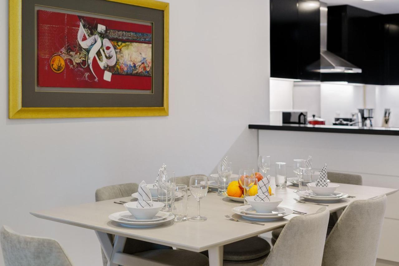 Apartment Homey 2br Damac Maison Cour Jardin, Business Bay