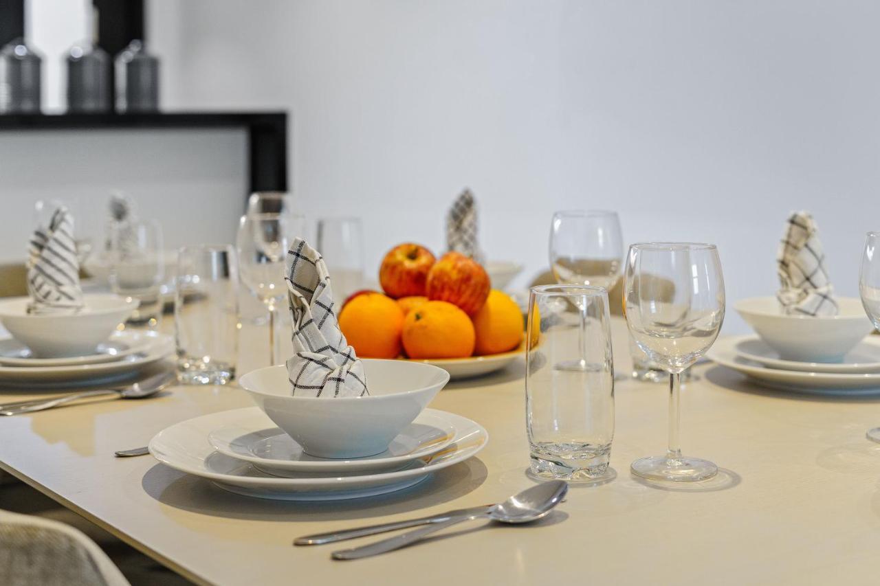 Apartment Homey 2br Damac Maison Cour Jardin, Business Bay *