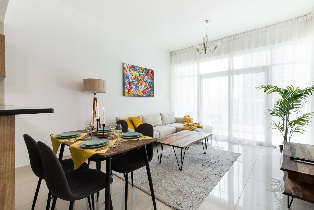 Lovely Unit With Marina View