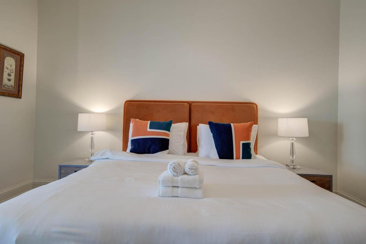 Stunning 2br L Marina View Apartment *