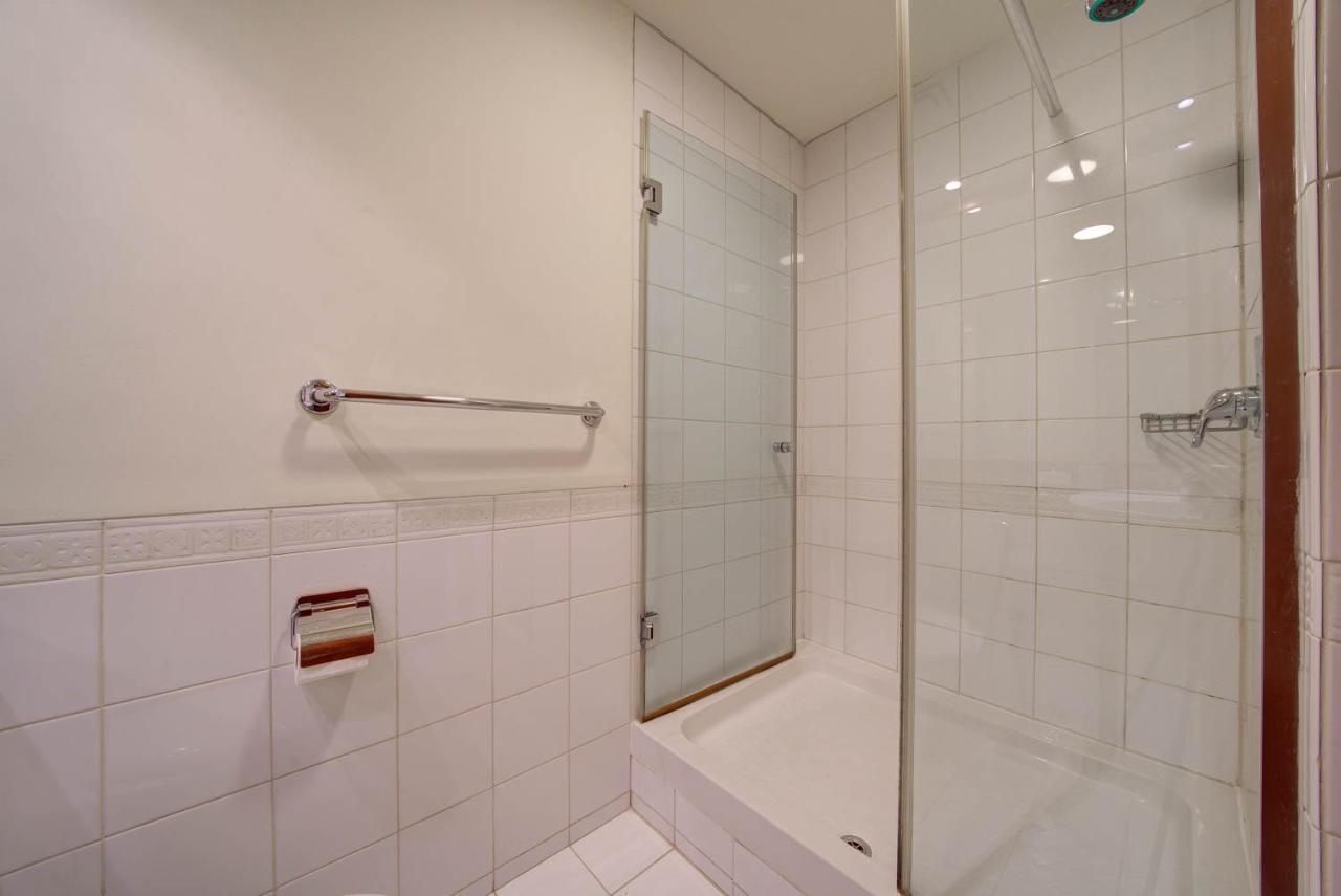Stunning 2br L Marina View Apartment
