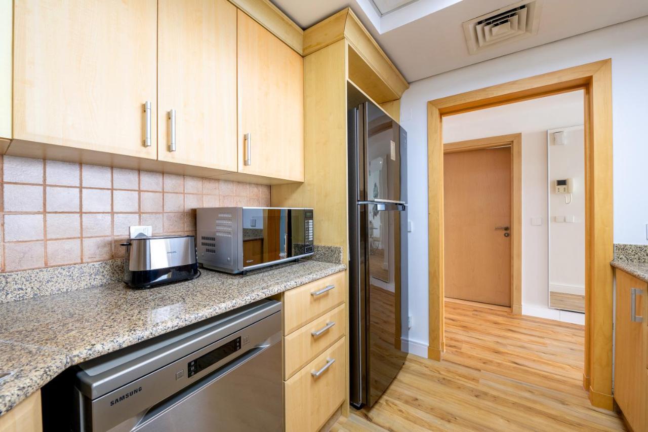 Shoreline - Beachfront Luxury Palm Jumeirah - Free 5* Access Apartment Dubai