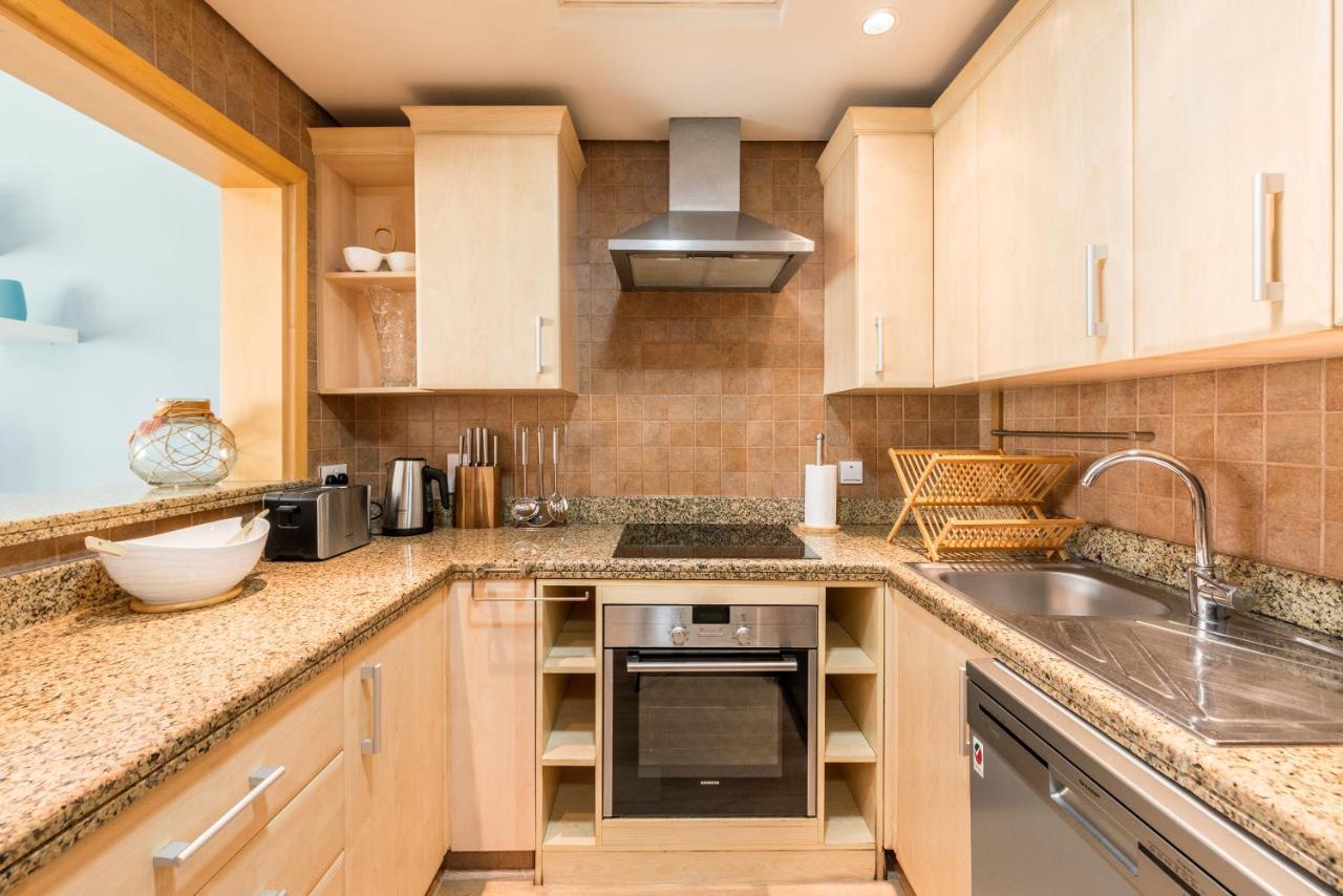Daire Shoreline - Beachfront Luxury Palm Jumeirah - Free 5* Access *