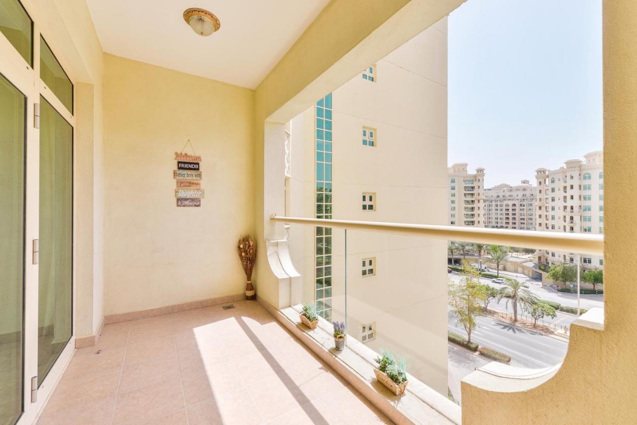 Daire Shoreline - Beachfront Luxury Palm Jumeirah - Free 5* Access Dubai