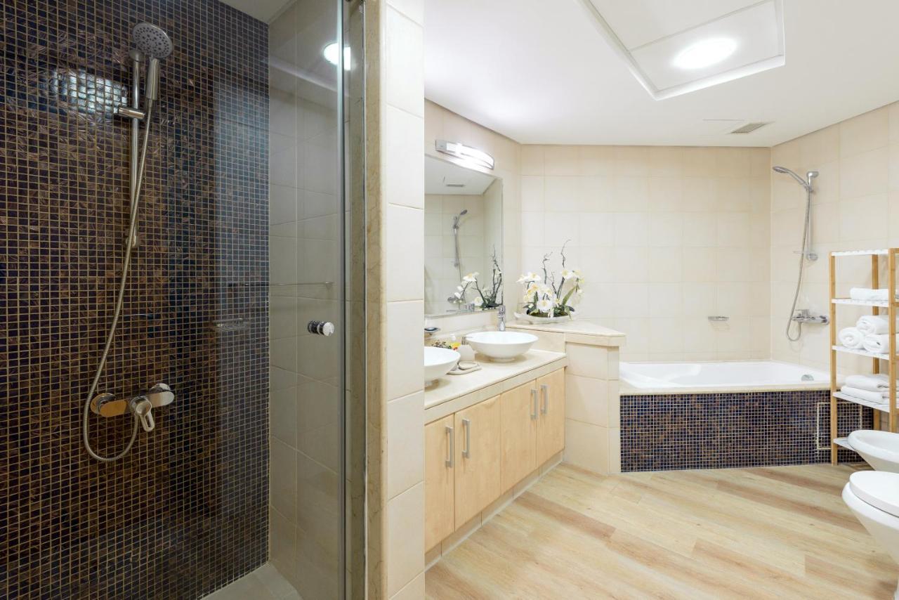 Shoreline - Beachfront Luxury Palm Jumeirah - Free 5* Access Dubai