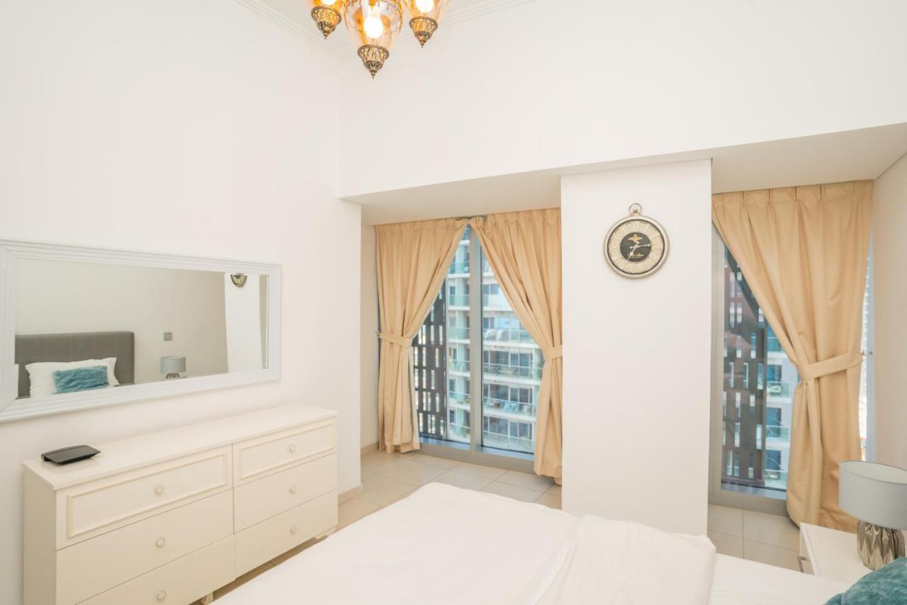 Apartment Large 2 Bedroom, Pool And Gym Access, Cayan Tower *