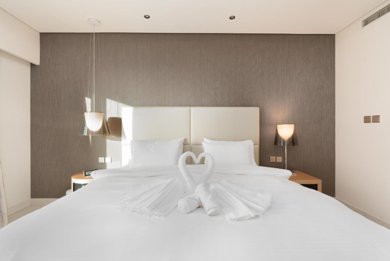 Lux Bnb Paramount Tower I Burj Views Apartment Dubai