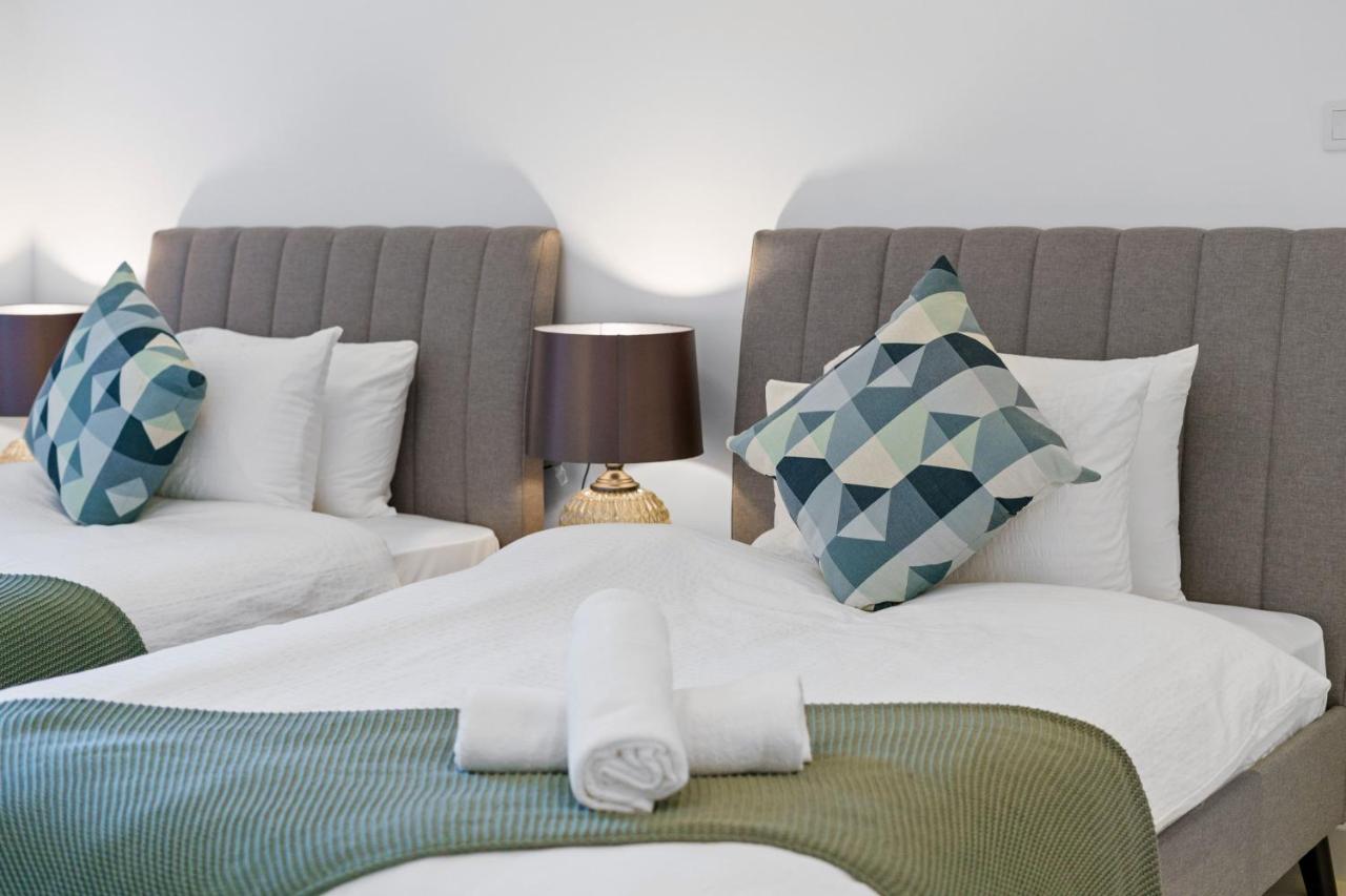 Homey 2br Damac Maison Cour Jardin, Business Bay Apartment