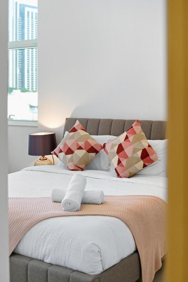 Apartment Homey 2br Damac Maison Cour Jardin, Business Bay *