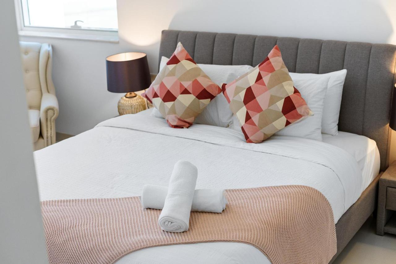 Homey 2br Damac Maison Cour Jardin, Business Bay * Dubai