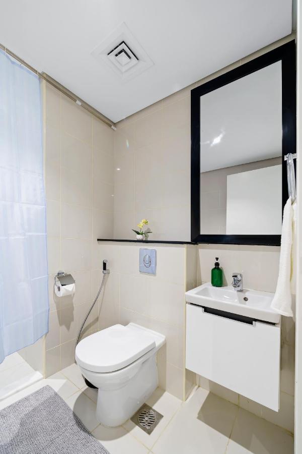 Homey 2br Damac Maison Cour Jardin, Business Bay *
