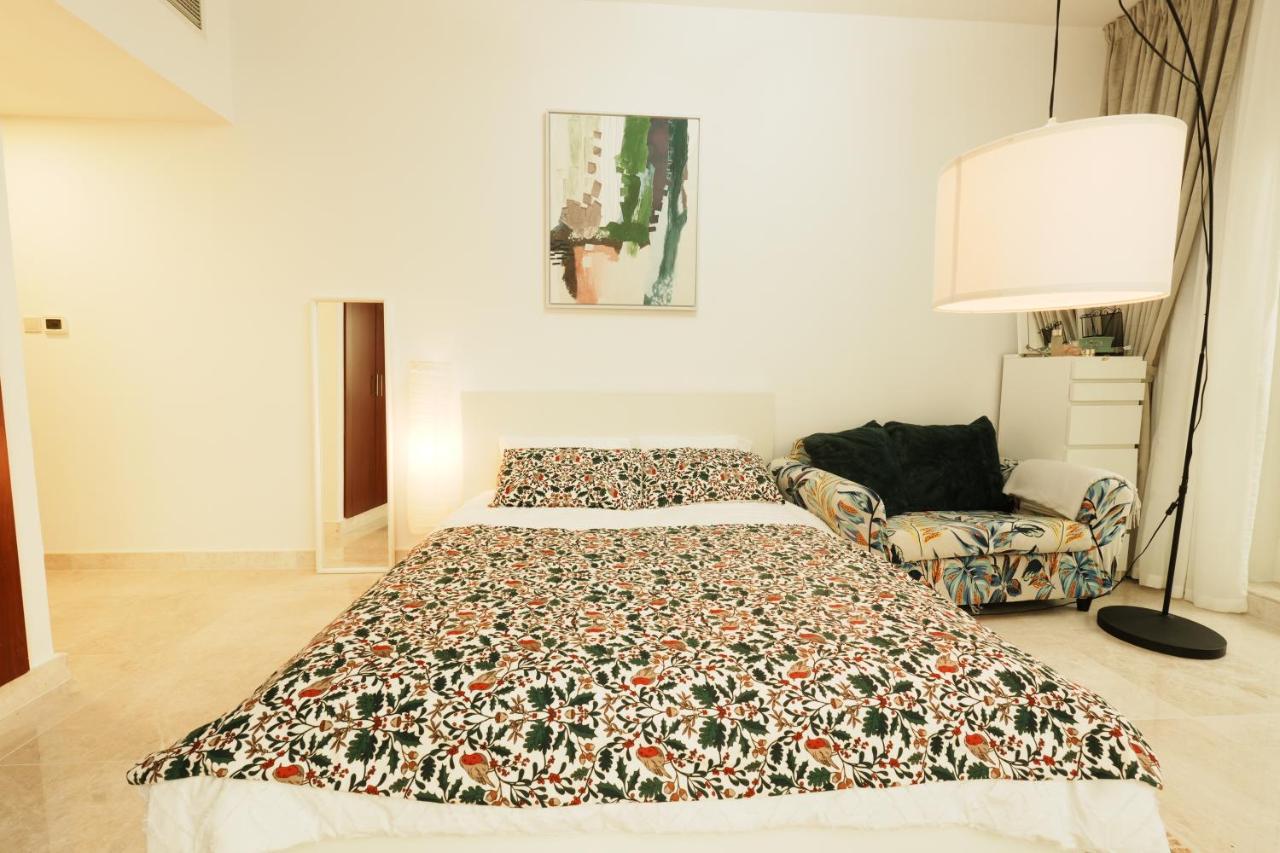 Cozy Spacious Near Downtown Apartment *