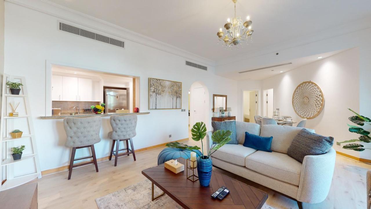 Elegant 2 Bedroom With Access