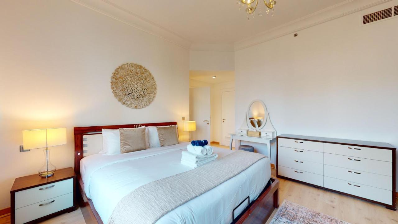 Elegant 2 Bedroom With Access *