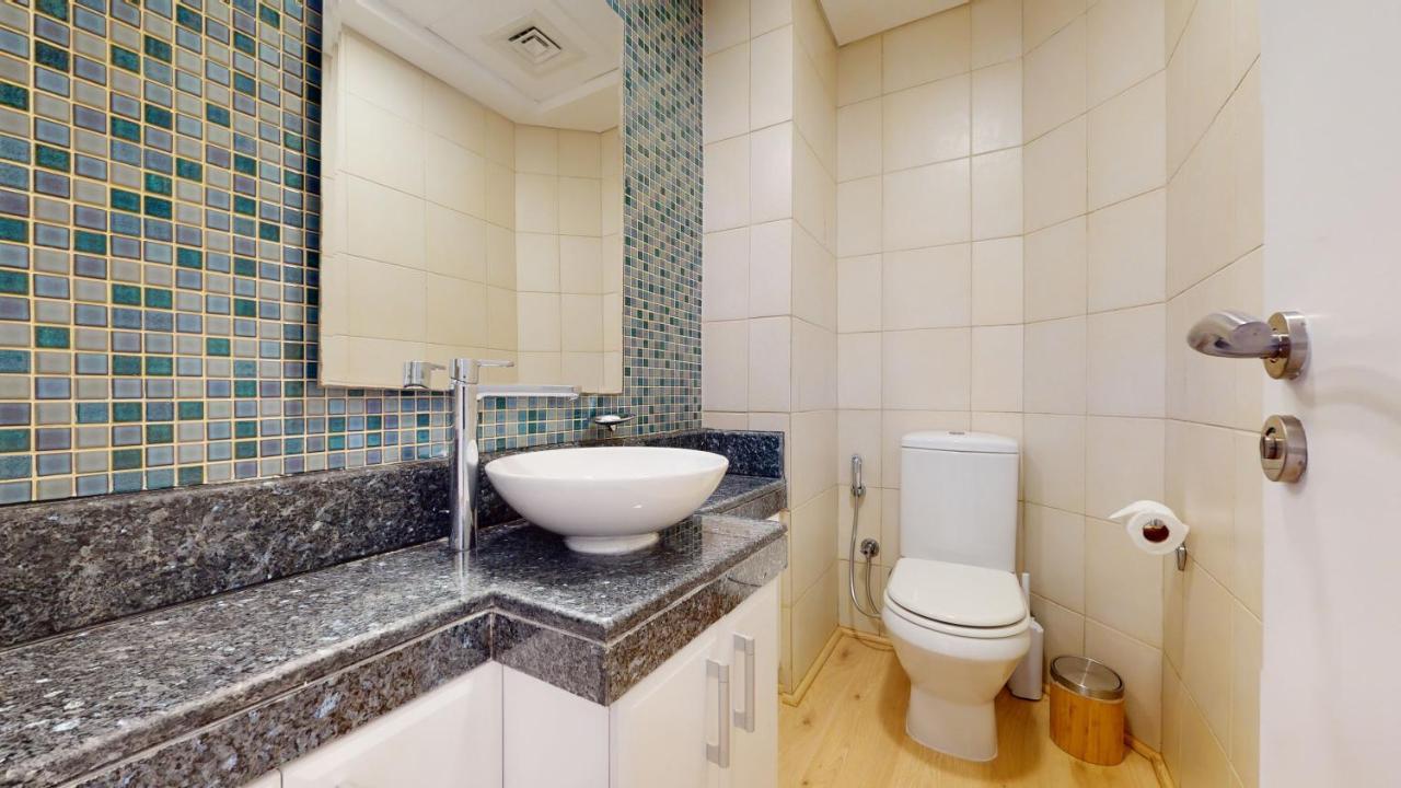 Elegant 2 Bedroom With Access *