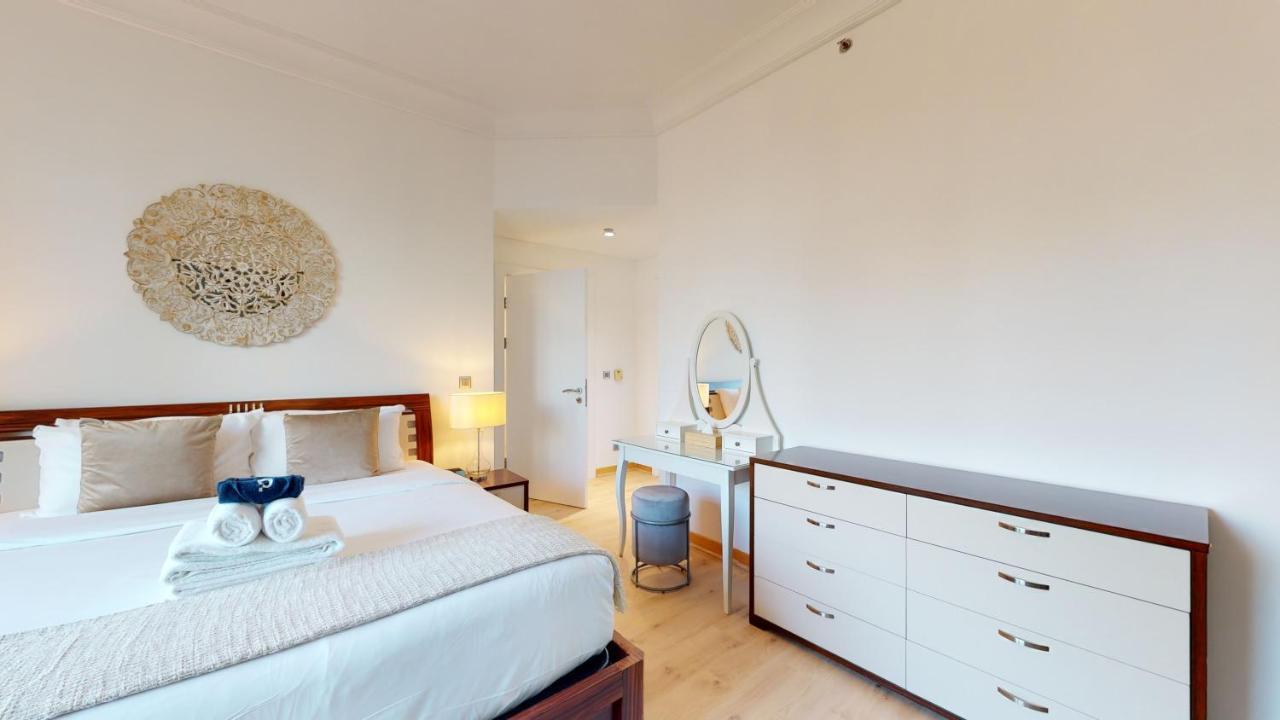 Elegant 2 Bedroom With Access Apartment Dubai