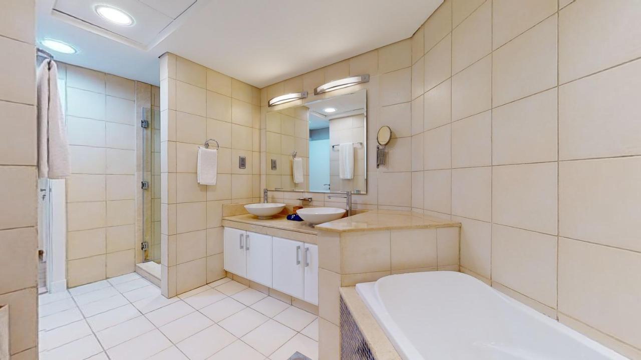 Elegant 2 Bedroom With Access Apartment Dubai