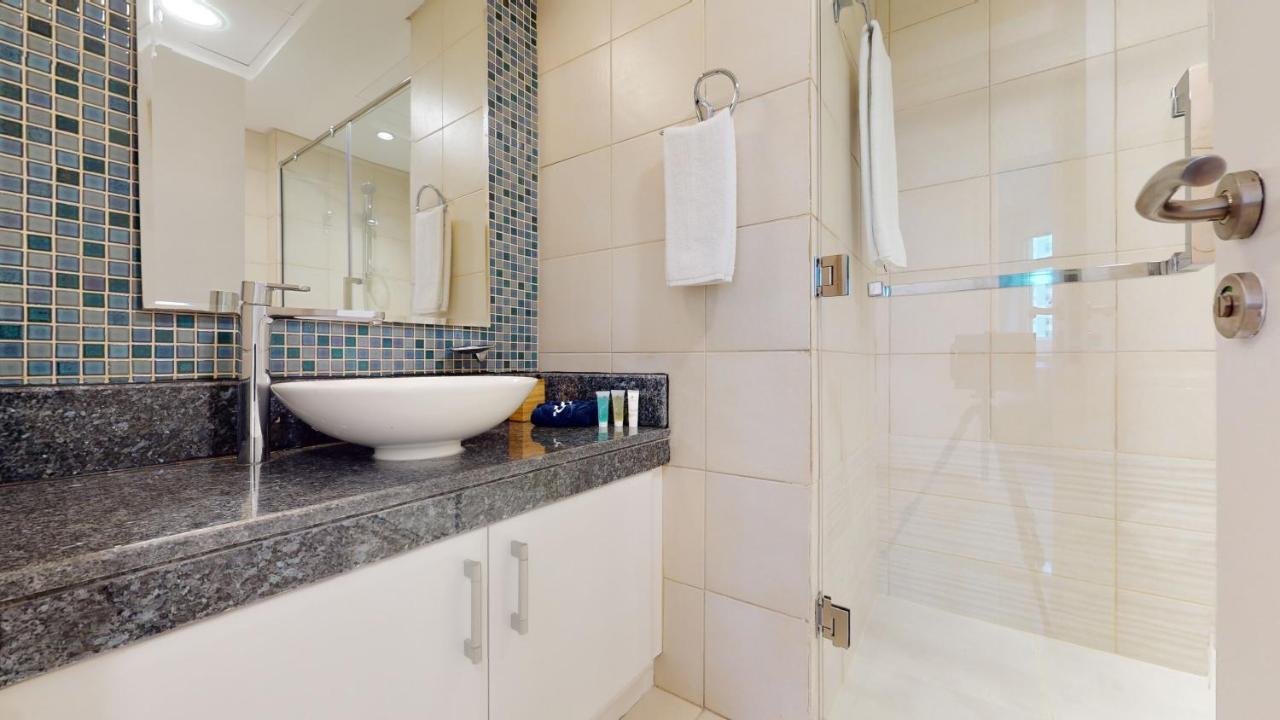 Elegant 2 Bedroom With Access *