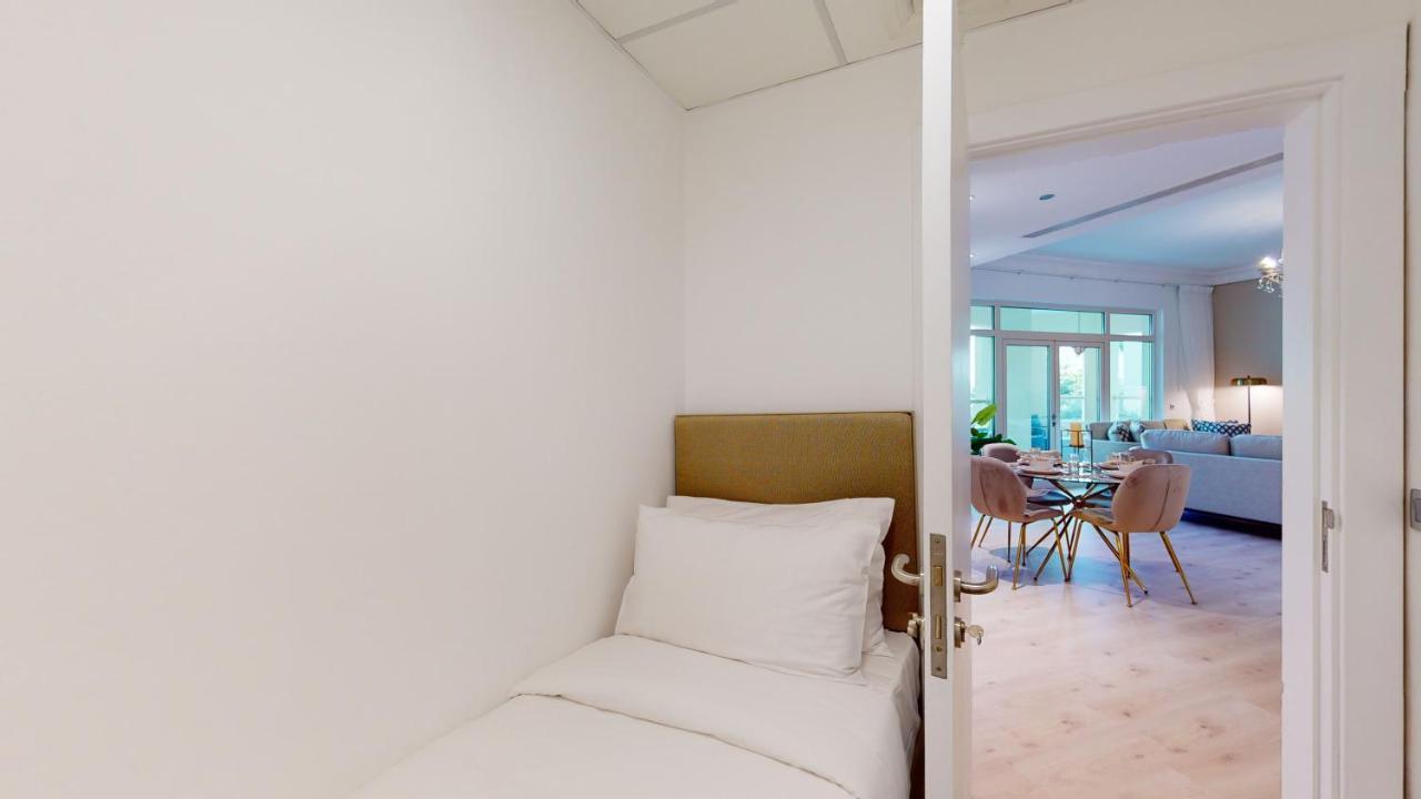Elegant 2 Bedroom With Access *