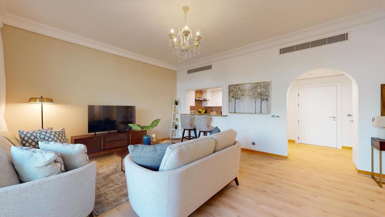 Elegant 2 Bedroom With Access *