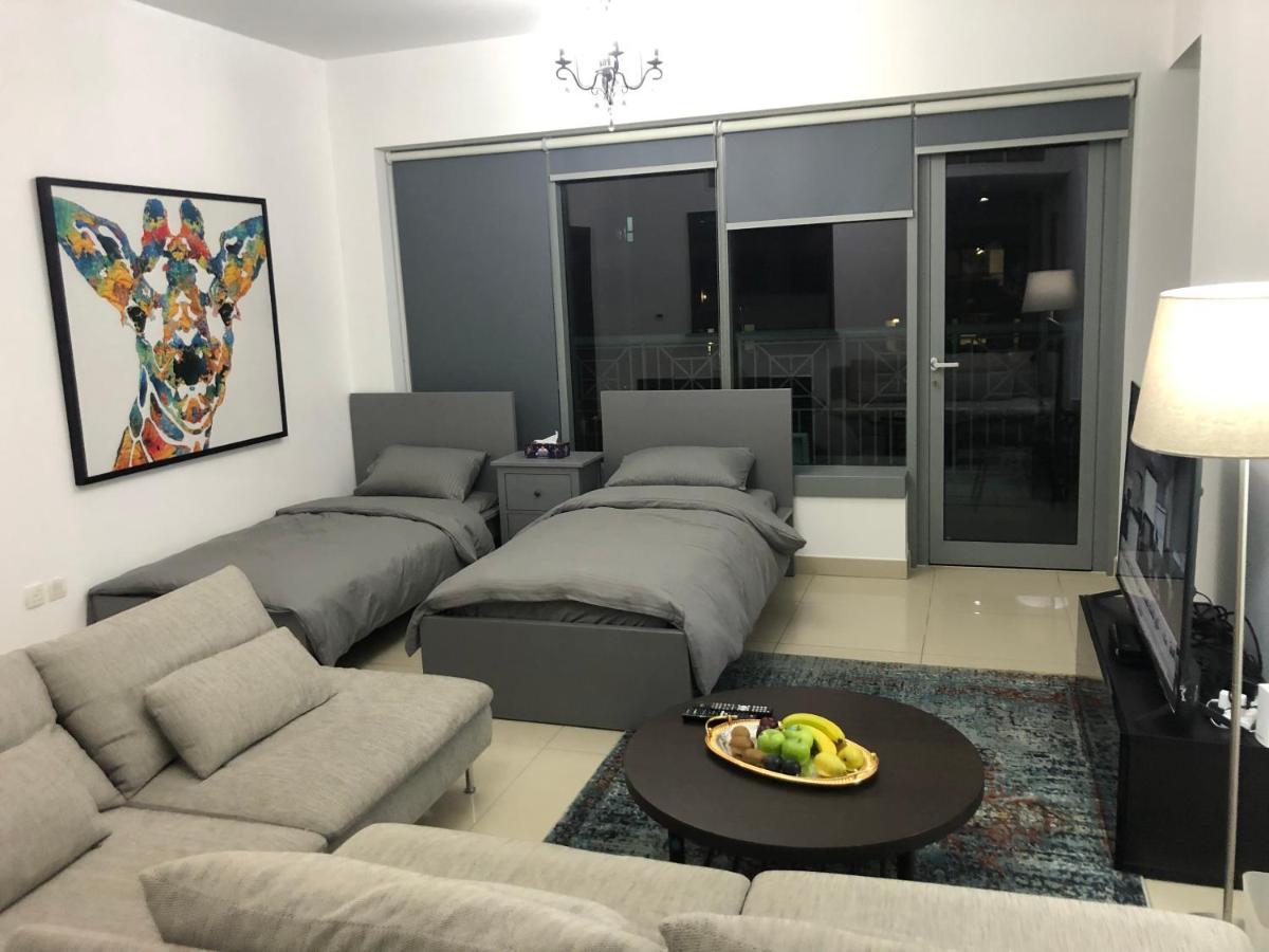 Apartment Downtown Boulevard One Bedroom Apt In 29 Blvd غرفة وصالة Burj & Fountain View Master Bedroom Plus 2 Single Beds In Living Dubai