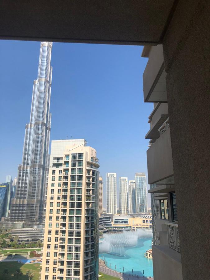 Downtown Boulevard One Bedroom Apt In 29 Blvd غرفة وصالة Burj & Fountain View Master Bedroom Plus 2 Single Beds In Living Apartment Dubai