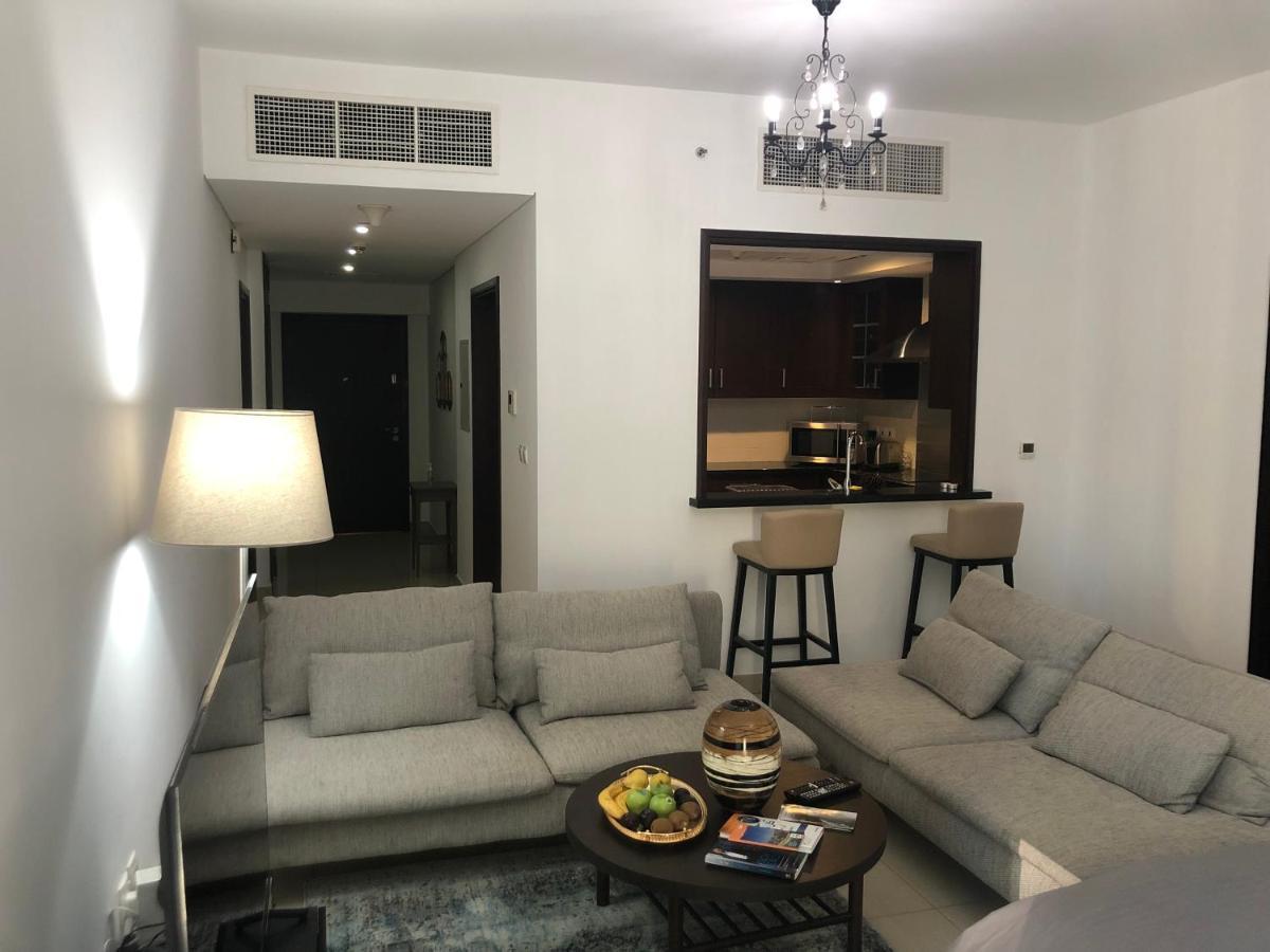 Apartment Downtown Boulevard One Bedroom Apt In 29 Blvd غرفة وصالة Burj & Fountain View Master Bedroom Plus 2 Single Beds In Living Dubai