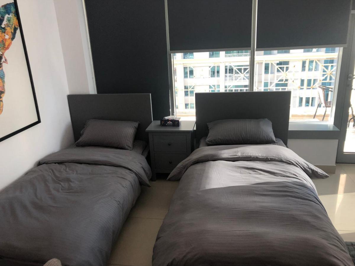 Apartment Downtown Boulevard One Bedroom Apt In 29 Blvd غرفة وصالة Burj & Fountain View Master Bedroom Plus 2 Single Beds In Living