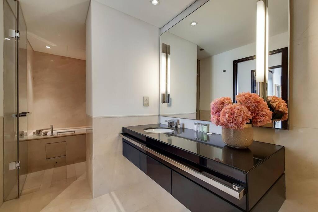 Ferienhaus 5-star Address Marina Mall Stunning Marina Views 3-bedroom Dubai