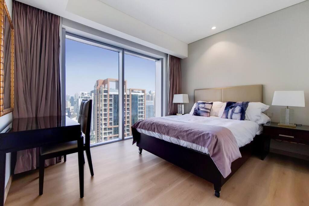 5-star Address Marina Mall Stunning Marina Views 3-bedroom *