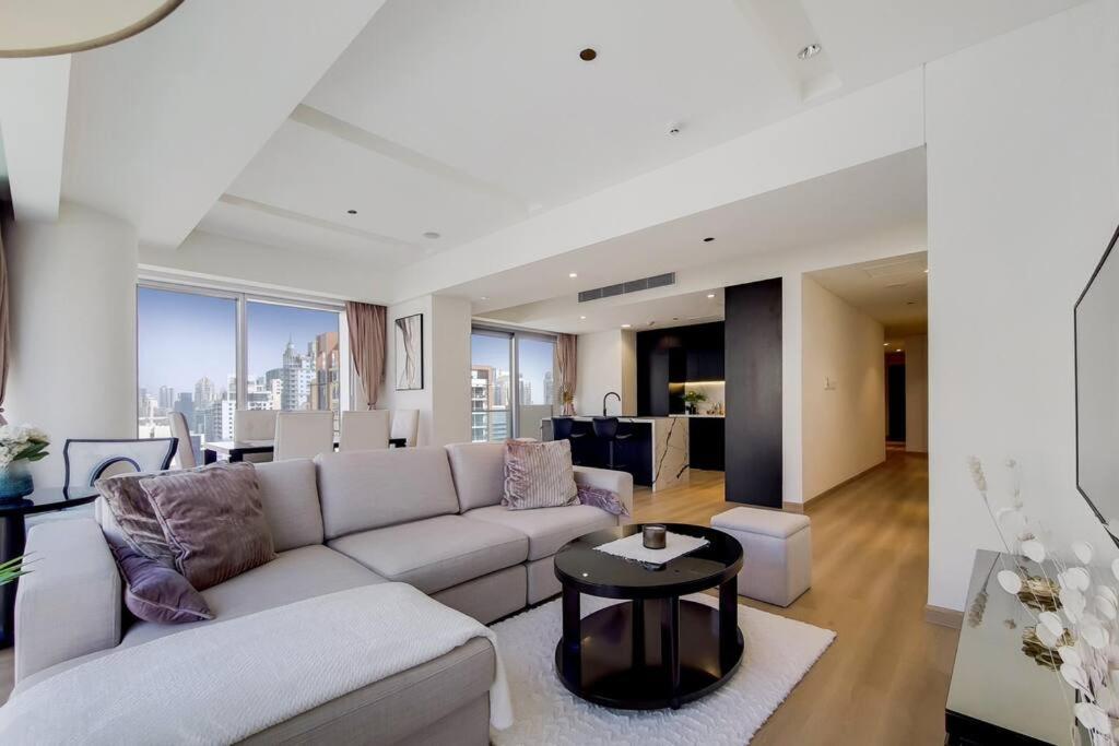 5-star Address Marina Mall Stunning Marina Views 3-bedroom Holiday home *