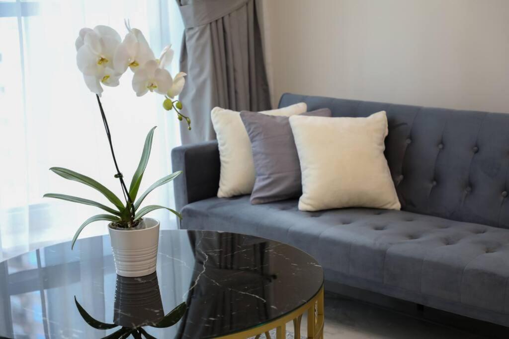 Deal!!! Brand New 1 Bed In The Heart Of Marina Apartment *