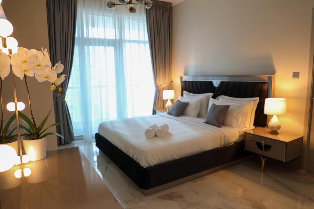 Deal!!! Brand New 1 Bed In The Heart Of Marina Apartment *