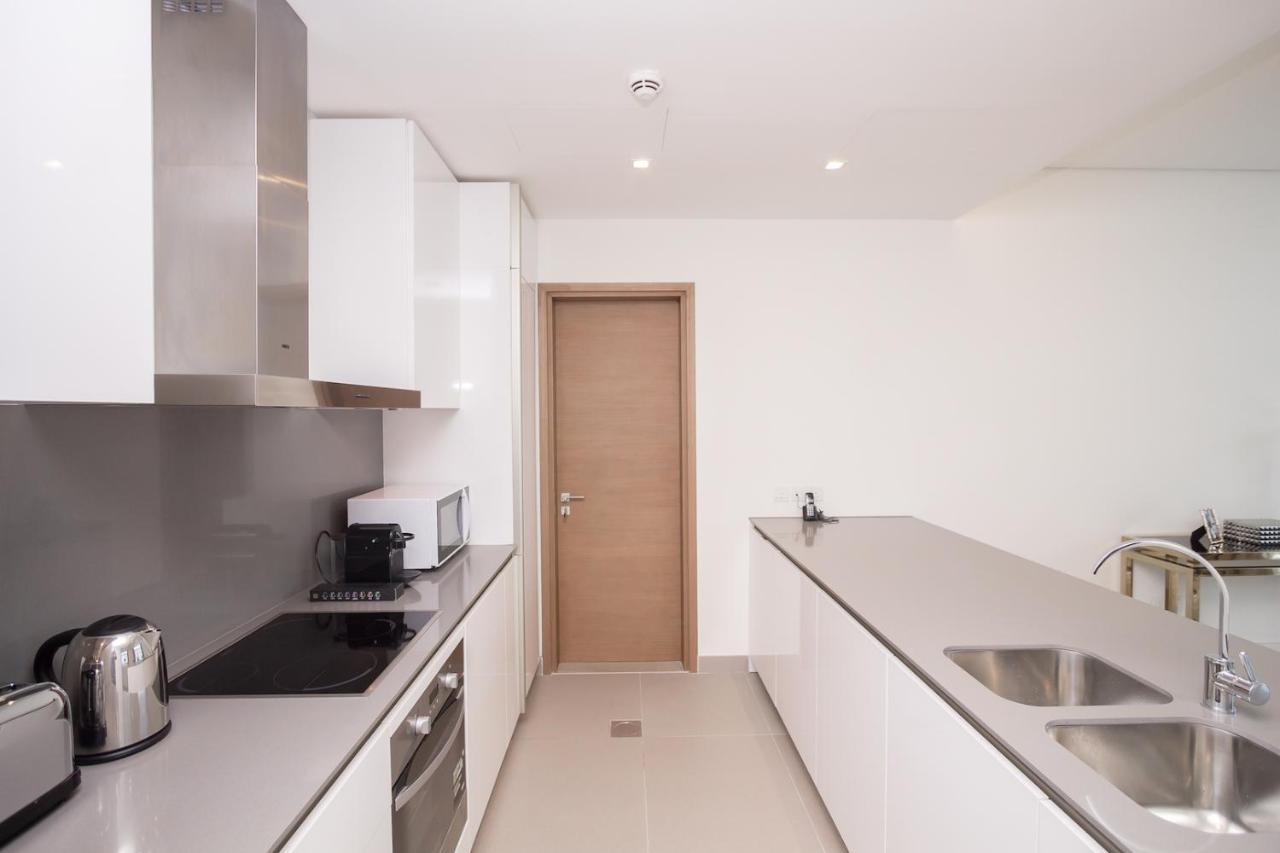 Dhh - Opposite To Walk Mall - 3 Beds With Maids Apartment *
