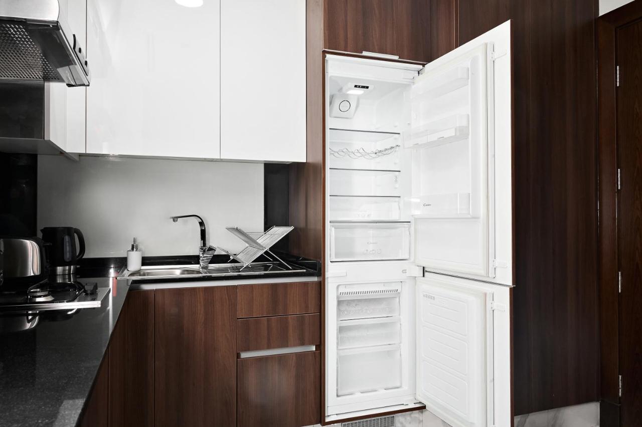 Happy Academia J One Apartamento