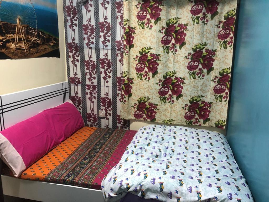 Moon Backpackers , Al Rigga , Partition For Couples And For Singles Apartment *