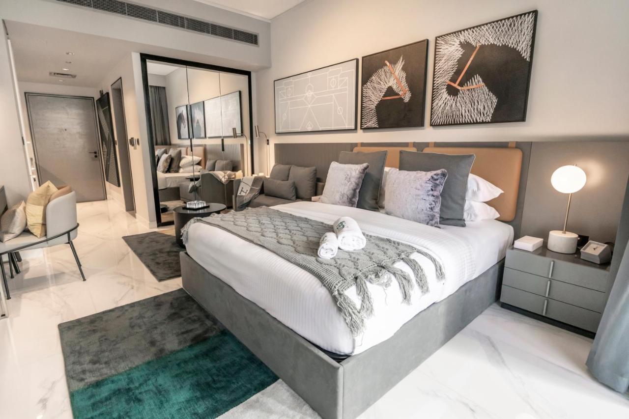 Fam Living - Mag318 - Business Bay Apartment *