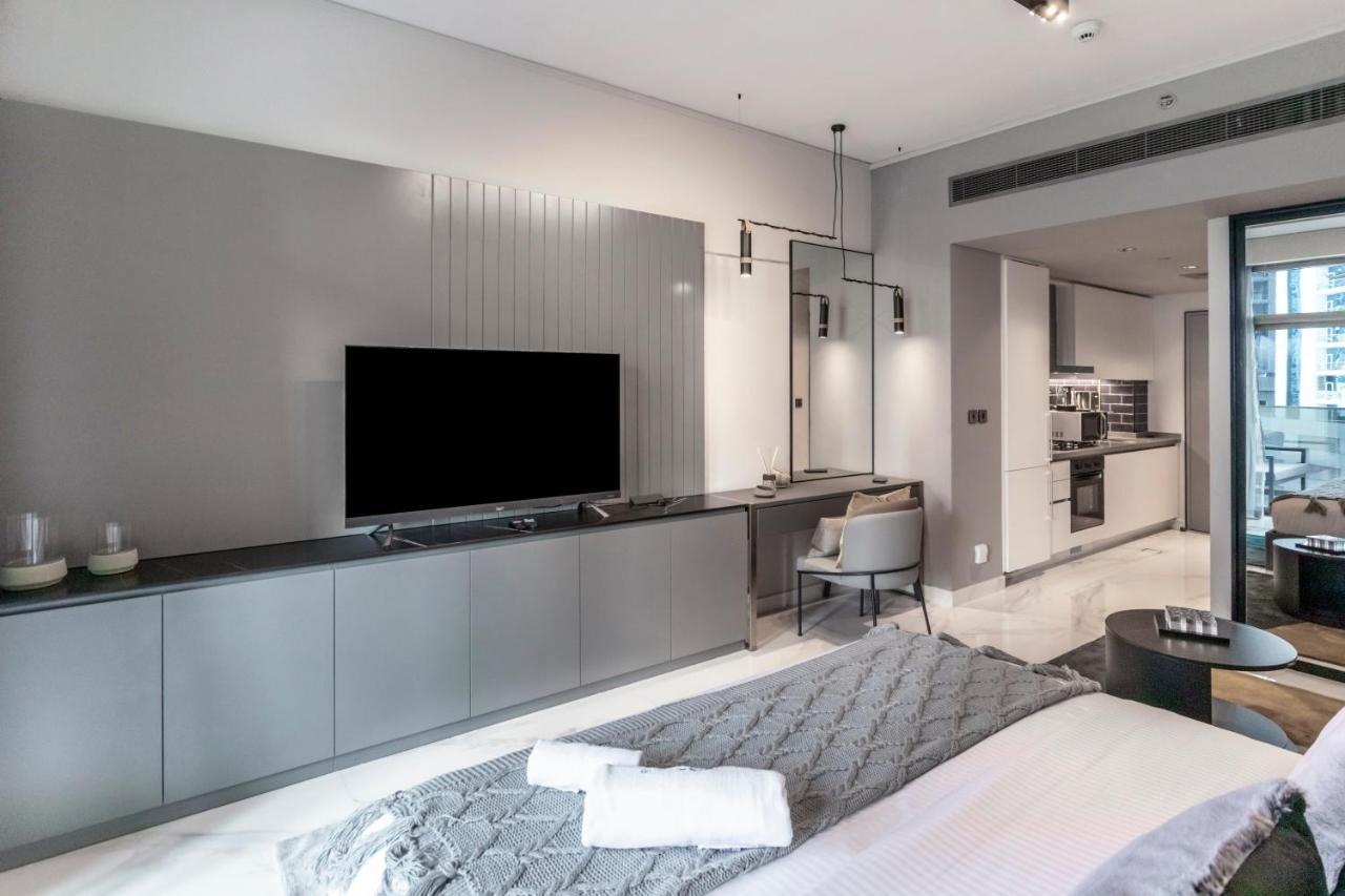 Fam Living - Mag318 - Business Bay Apartment *