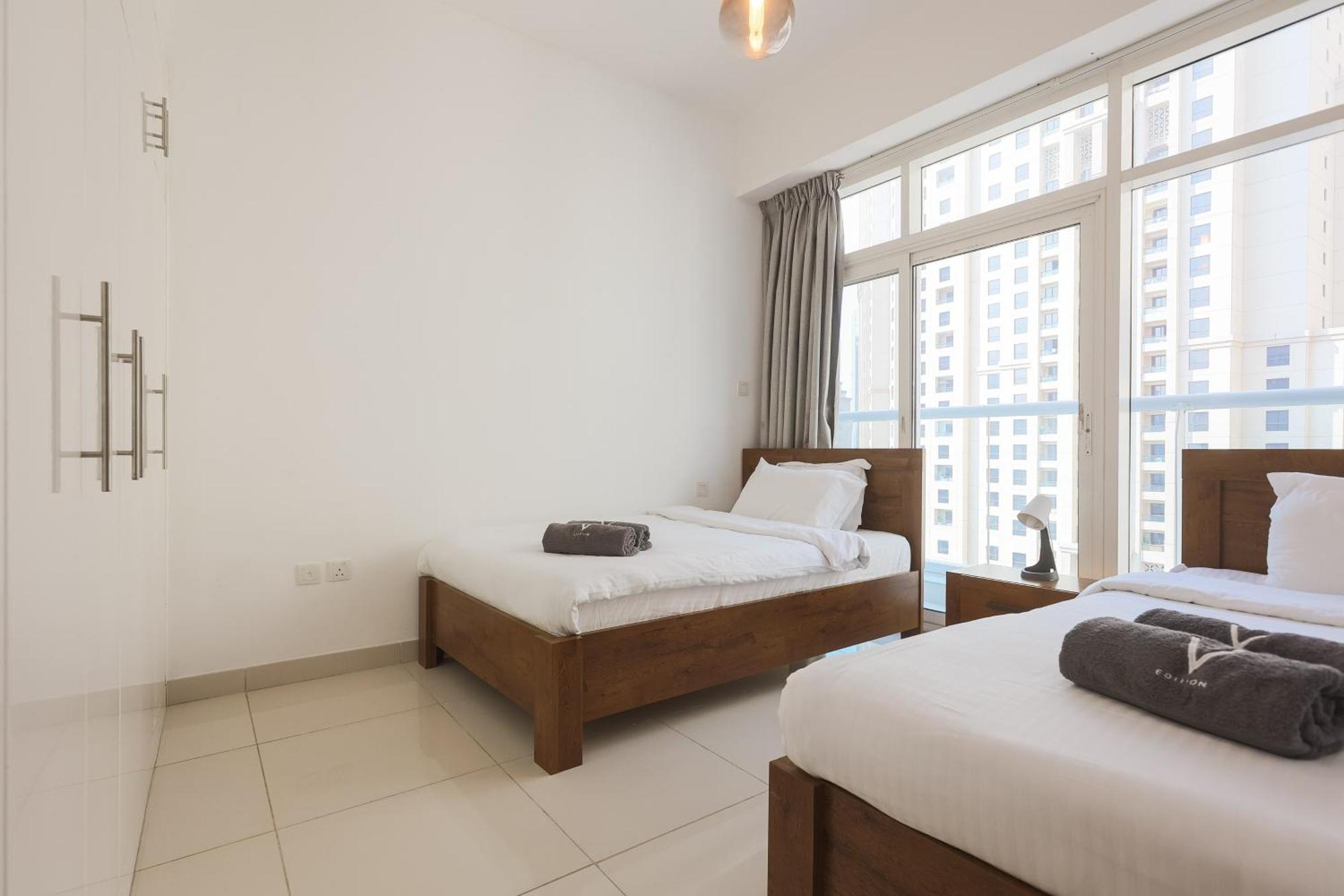 Enticing Space With Marina View Near The Beach! Casa de férias *