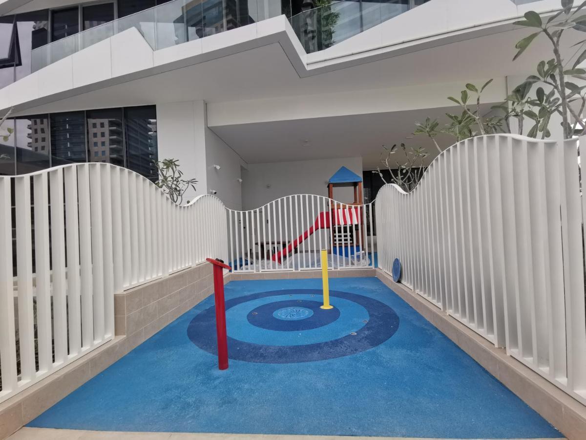 Apartment Vacay Lettings - Waterfront Luxury With Full Marina View *