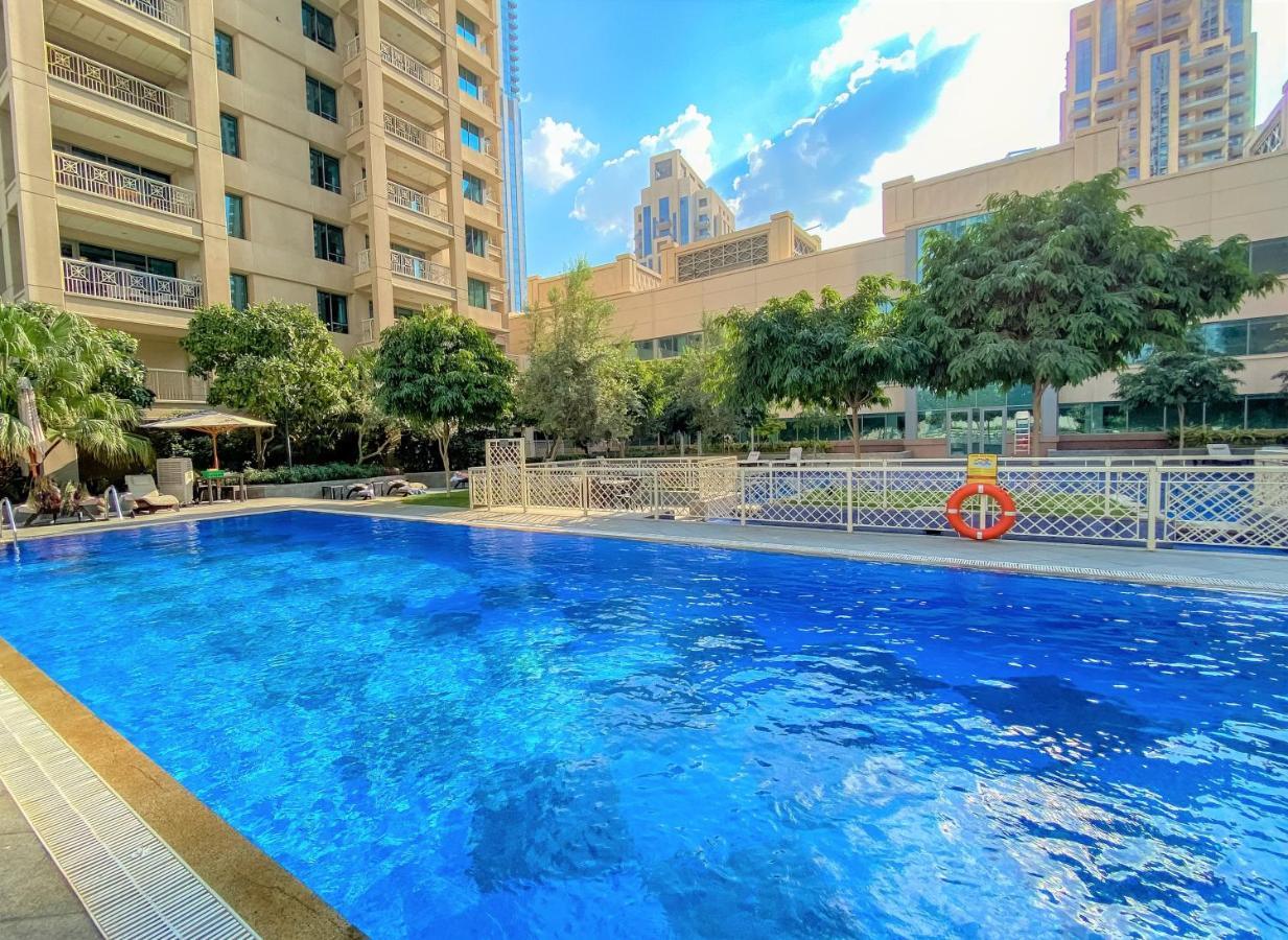 Apartment Luxury Burj Khalifa & Fountain View Apt Downtown Dubai