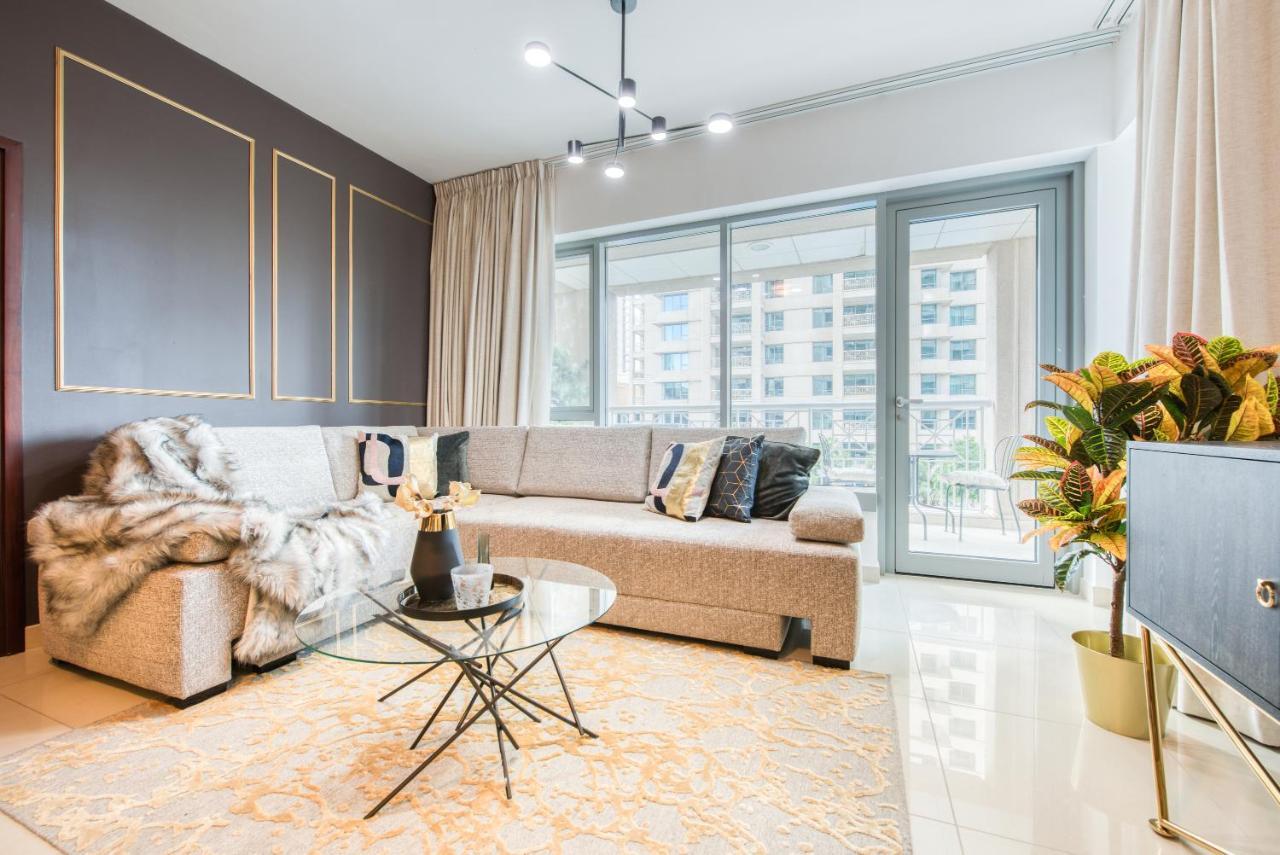 Apartamento Maison Privee - Radiant Urban Retreat With Iconic Burj Khalifa Vws Dubai
