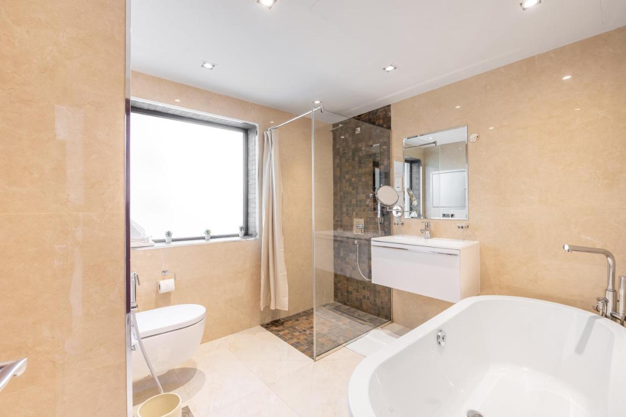 Deluxe Retreat In Jbr - Million Dollar View - Balcony Apartment Dubai