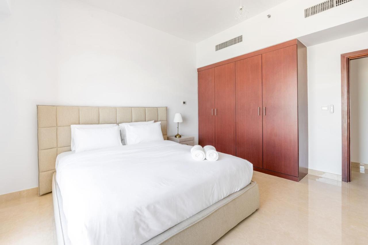 Deluxe Retreat In Jbr - Million Dollar View - Balcony Dubai