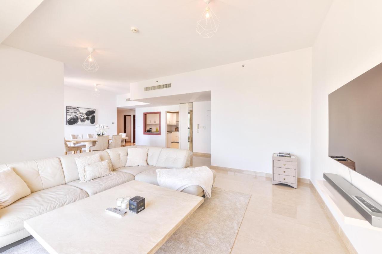 Deluxe Retreat In Jbr - Million Dollar View - Balcony *