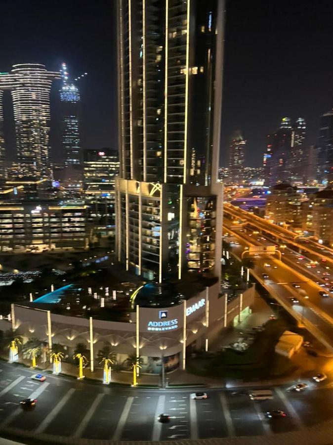 Address Mall Fashion Avenue 17 Floor * Dubai