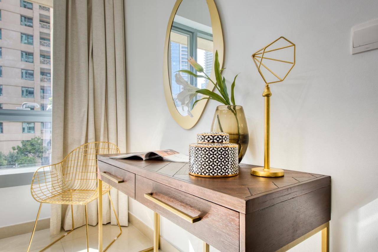 Apartamento Maison Privee - Radiant Urban Retreat With Iconic Burj Khalifa Vws *