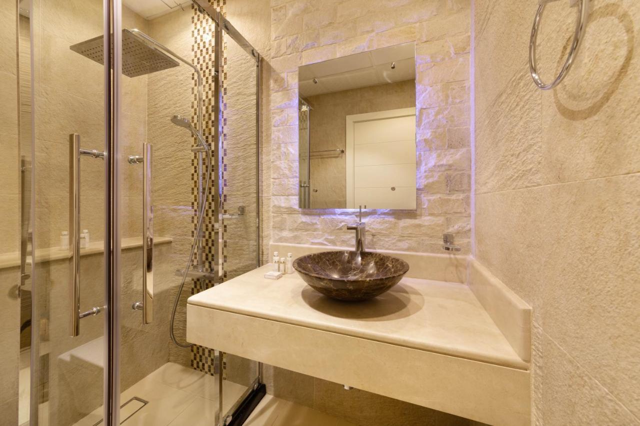 Maison Privee - Palm Jumeirah Luxury Apt W Access To Exclusive Beach, Pool, And Gym Apartment